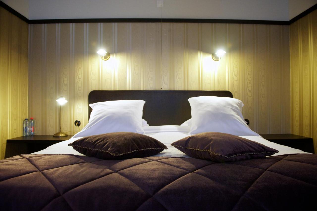 Latroupe Le Berger Hotell Saint-Gilles Eksteriør bilde